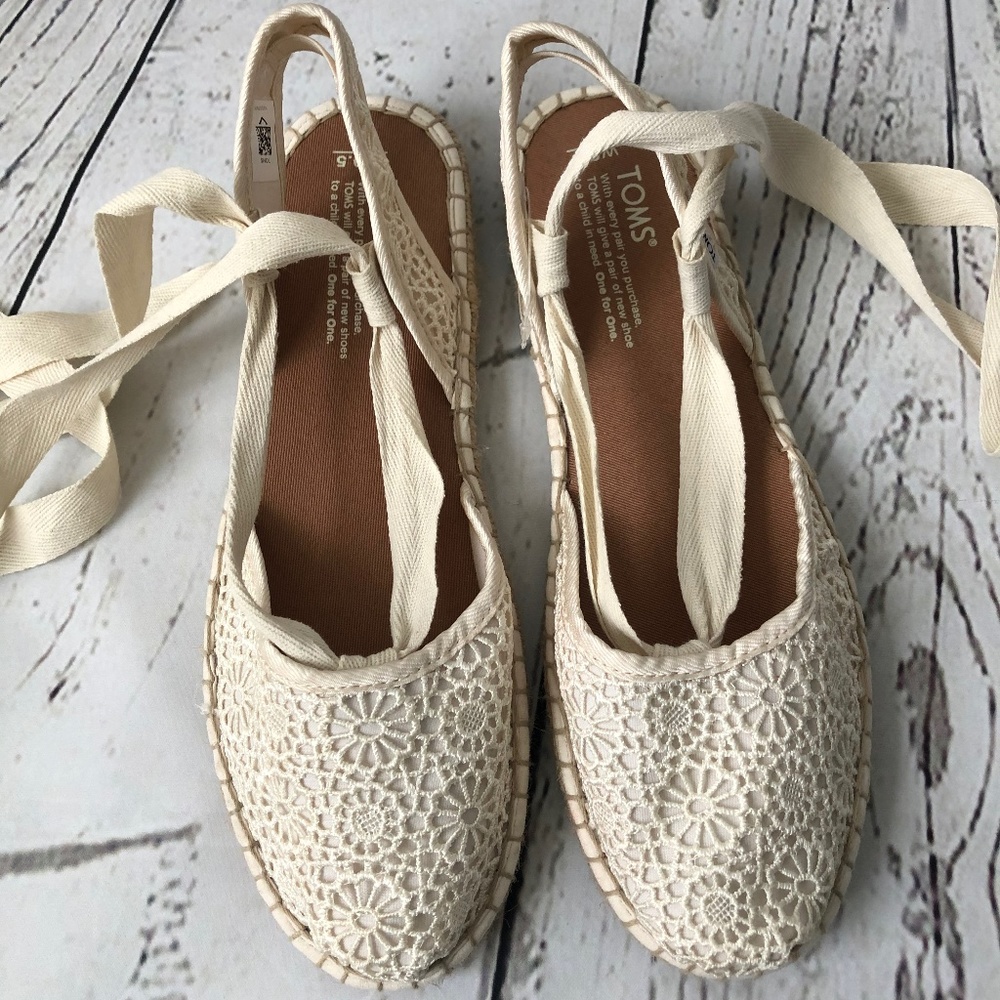 Toms Lace-up Slipper